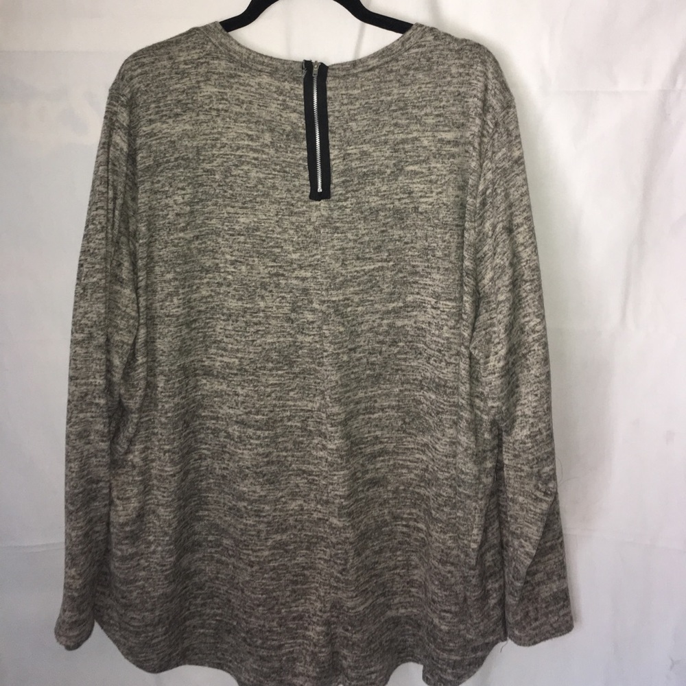 Charlotte Russe V-Neck Long Sleeve Shirt • 3X - Picture 10 of 10